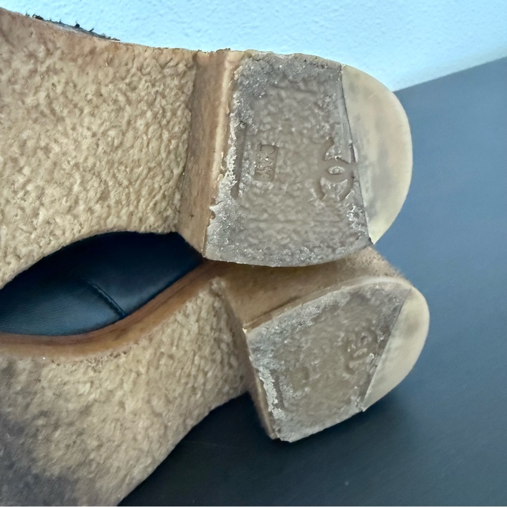 Chanel CC Logo Shearling Black Leather Boots - Picture 11 of 15